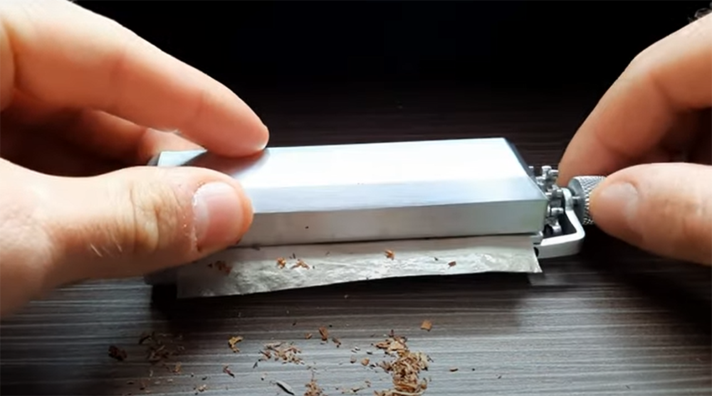 How to Use a Cigarette Roller? SmokeProfy
