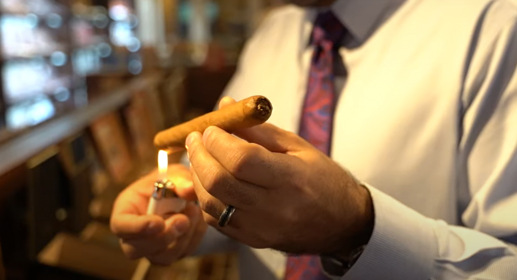 How to Cut a Cigar With Scissors? SmokeProfy