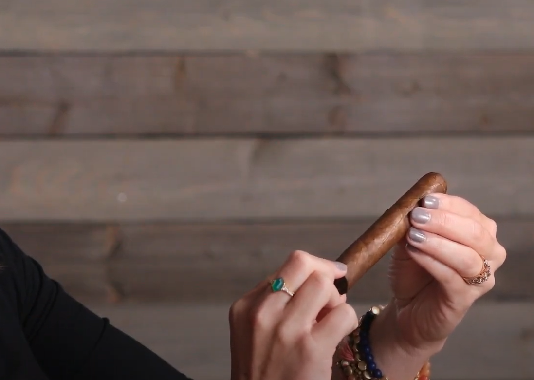 How to Tell if a Cigar is Dry? SmokeProfy